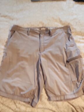 Lee Men's Light Gray Cargo Shorts with Side Pocket